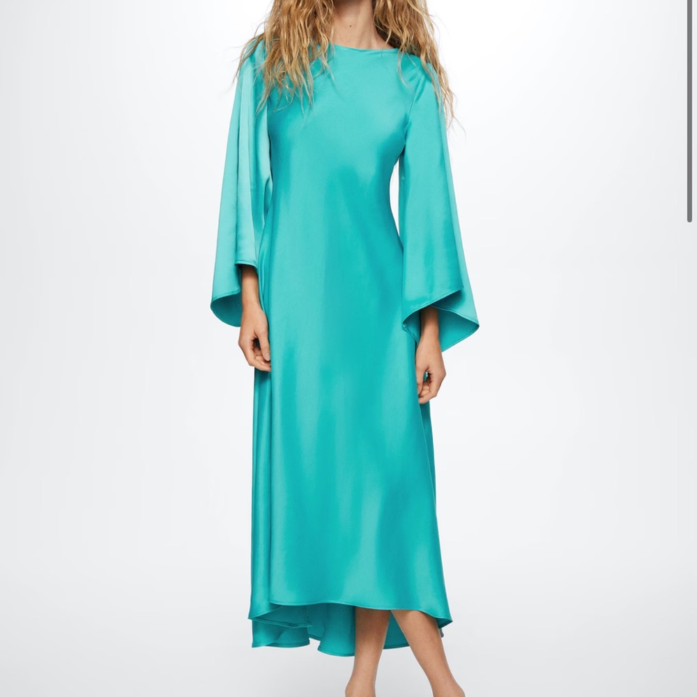 Flared sleeves satin dress